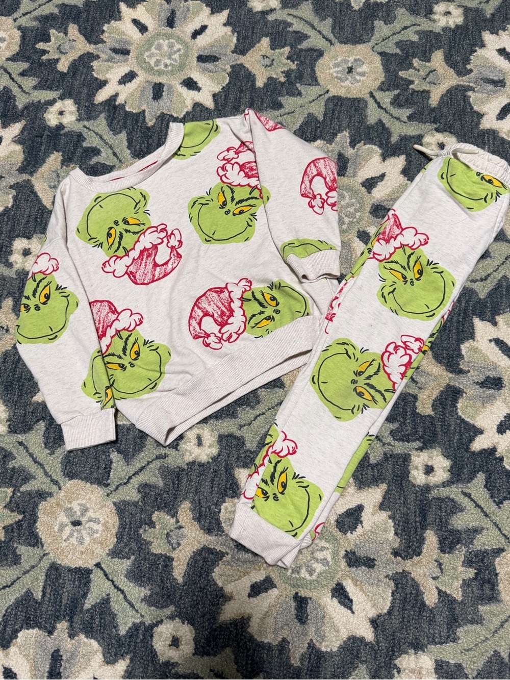 Kids Grinch Face Sweatshirt & Joggers Set - Green and Red Print